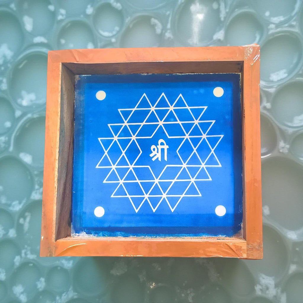 Unikraf  Aishwarya Lakshmi Kolam Rangoli Stencil Wooden,Pack of 1 Piece 5 * 5 inches